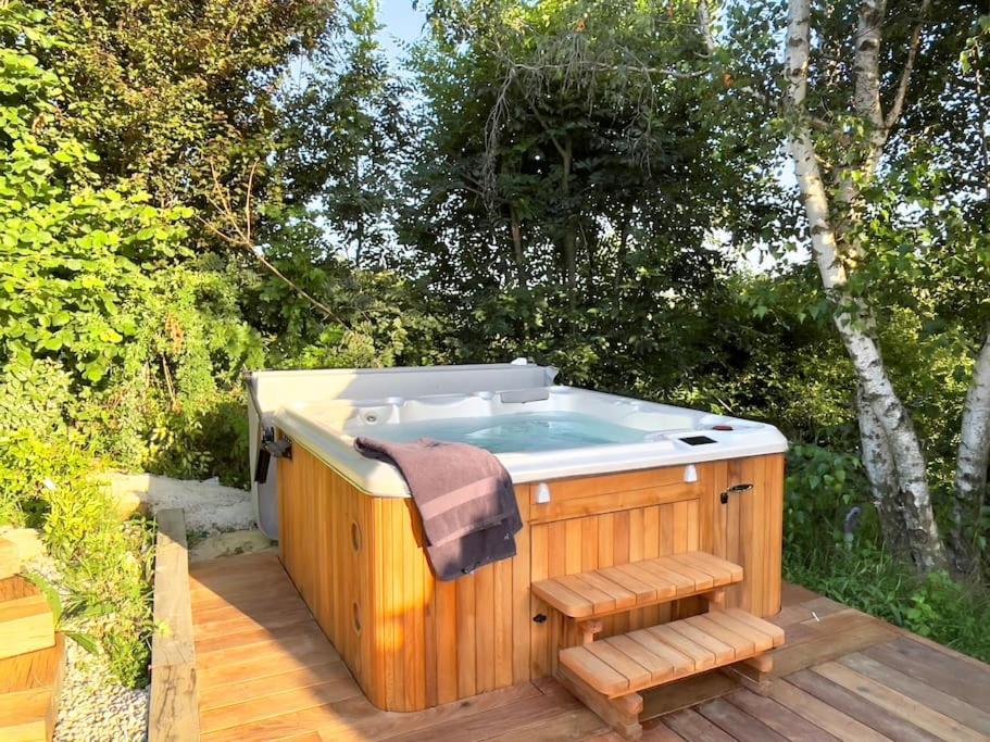 Gite De Charme 5 Etoiles Pour Couple Avec Sauna Et Jacuzzi Exterieurs Privatifs Peaugres Eksteriør billede