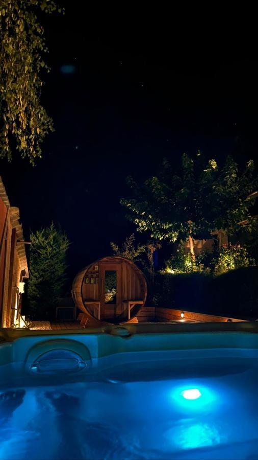 Gite De Charme 5 Etoiles Pour Couple Avec Sauna Et Jacuzzi Exterieurs Privatifs Peaugres Eksteriør billede